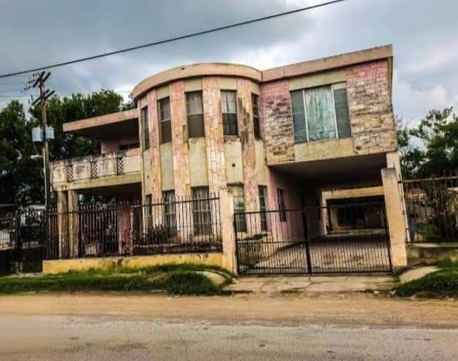 Fotos de la Casa de Rigo Tovar en Matamoros se Vuelven Virales