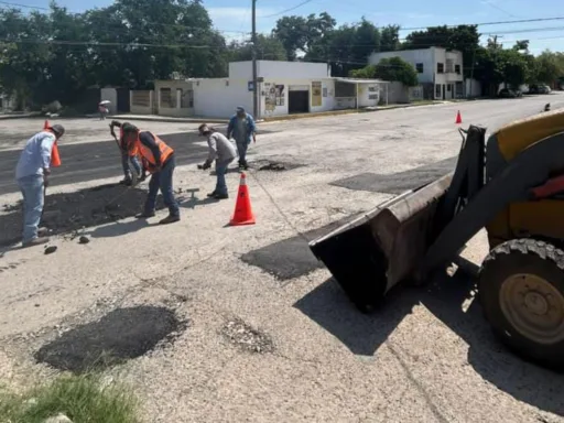 Continúa el programa de bacheo en seis colonias de Victoria