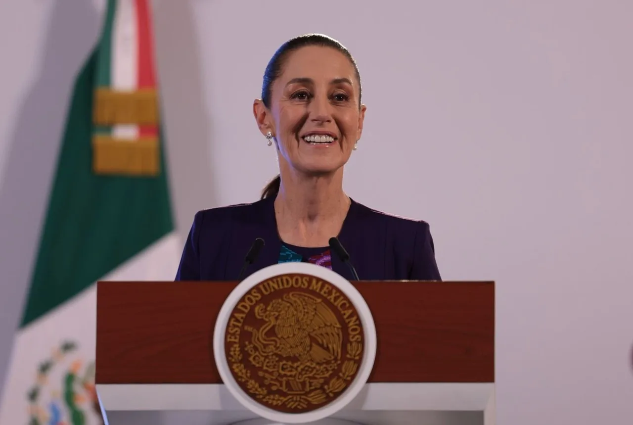 Sheinbaum propone reformas para fortalecer Pemex, CFE y trenes de pasajeros