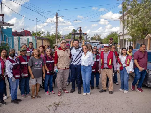 Alcalde Alberto Granados regresa a Vista del Sol con programa de descacharrización