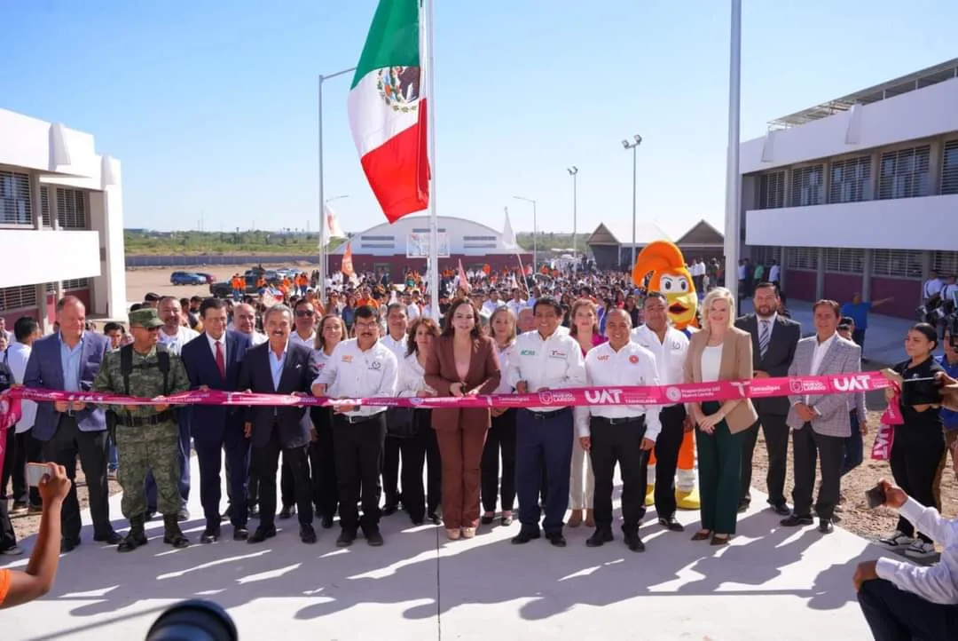 INAUGURAN ALCALDESA CARMEN LILIA CANTUROSAS Y RECTOR DÁMASO ANAYA ALVARADO LA PRIMERA PREPARATORIA UAT EN NUEVO LAREDO