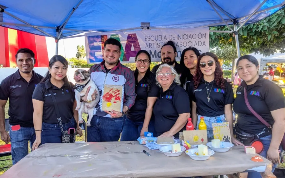 Alberto Granados asiste con sus mascotas al 5º aniversario de Patita de Perro