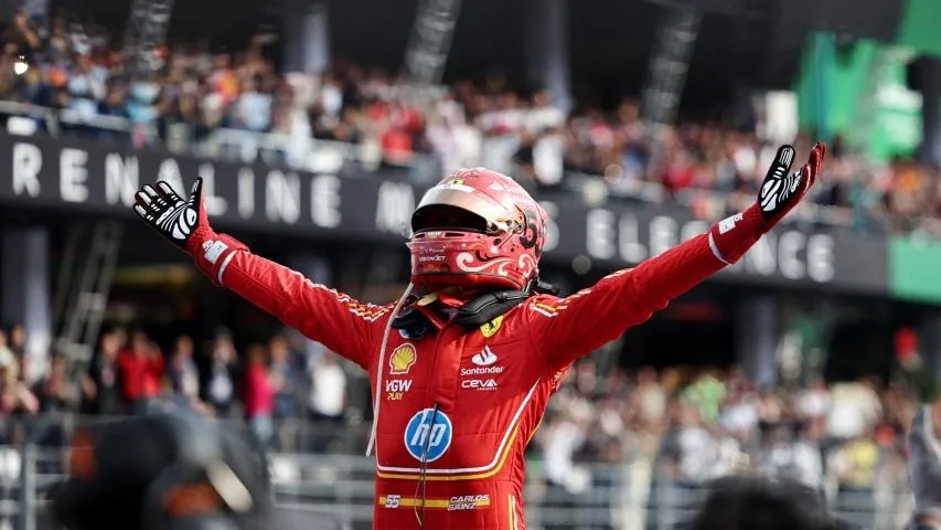 Carlos Sainz gana el GP de México y 'Checo' vive una pesadilla en casa