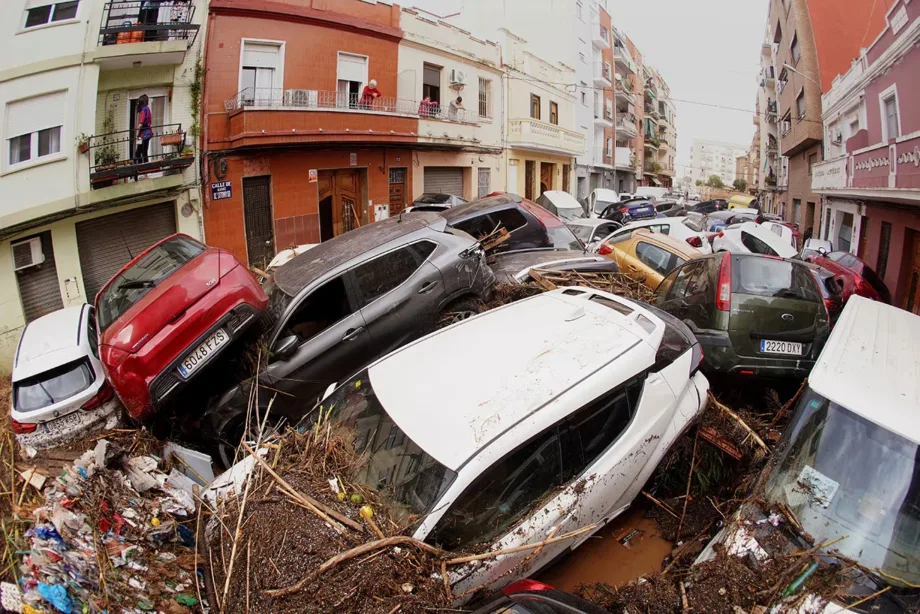 Inundaciones en España dejan 62 muertos y devastación en varias regiones