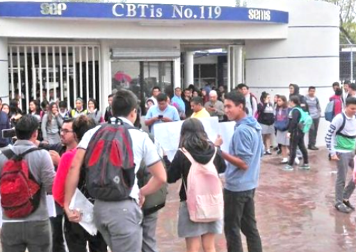 Descartan en CBTIS el uso de mochilas transparentes