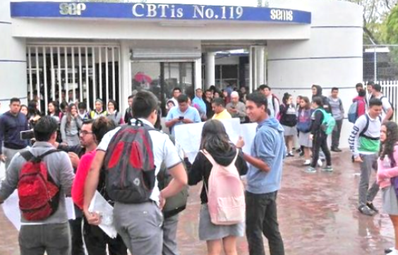 Descartan en CBTIS el uso de mochilas transparentes