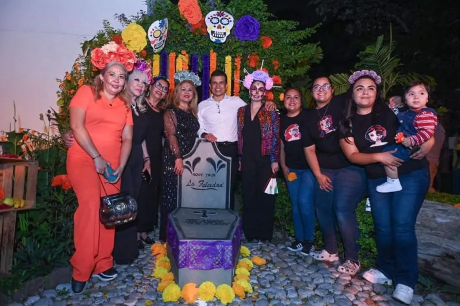 Continúa Lucy de Gattás y Lalo Gattás rescatando tradiciones mexicanas