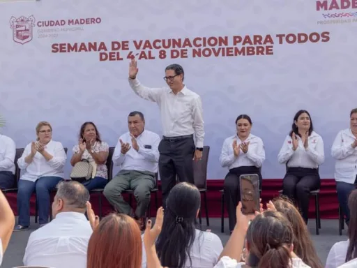 Convoca Erasmo González a protegerse en la campaña de vacunación