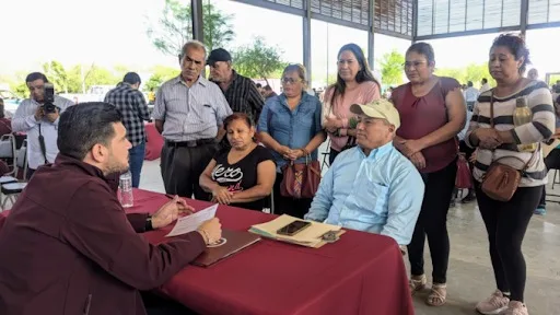 Alcalde Alberto Granados atiende personalmente a los habitantes de la colonia Santa María en “Martes en tu Colonia”