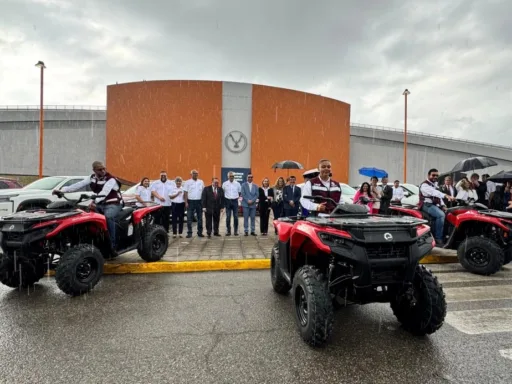 Rector de la UAT entrega equipamiento de vehículos a las facultades de la zona sur