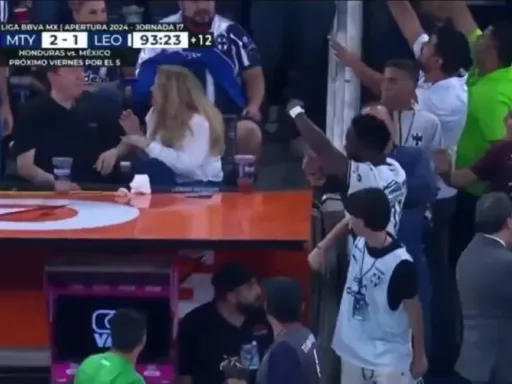 Fanático de Rayados agrede a Stiven Mendoza de León