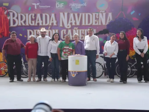 Américo y María de Villarreal llevan la brigada navideña “Transformando Familias” a la zona cañera.