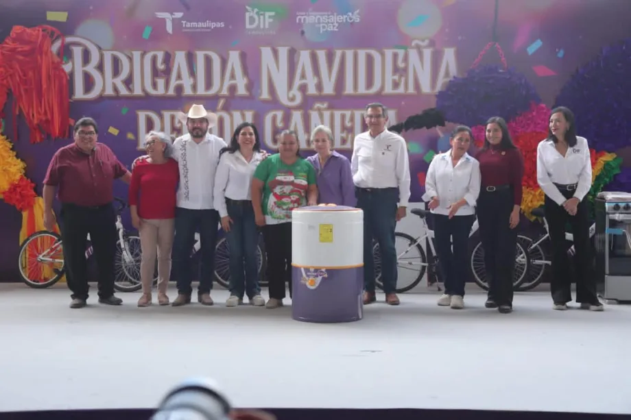 Américo y María de Villarreal llevan la brigada navideña “Transformando Familias” a la zona cañera.