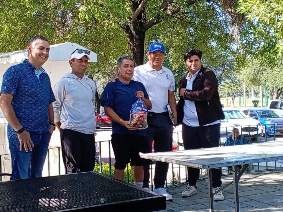 Alejandro Camacho domina el Torneo del Pavo en el Club Campestre Victoria.