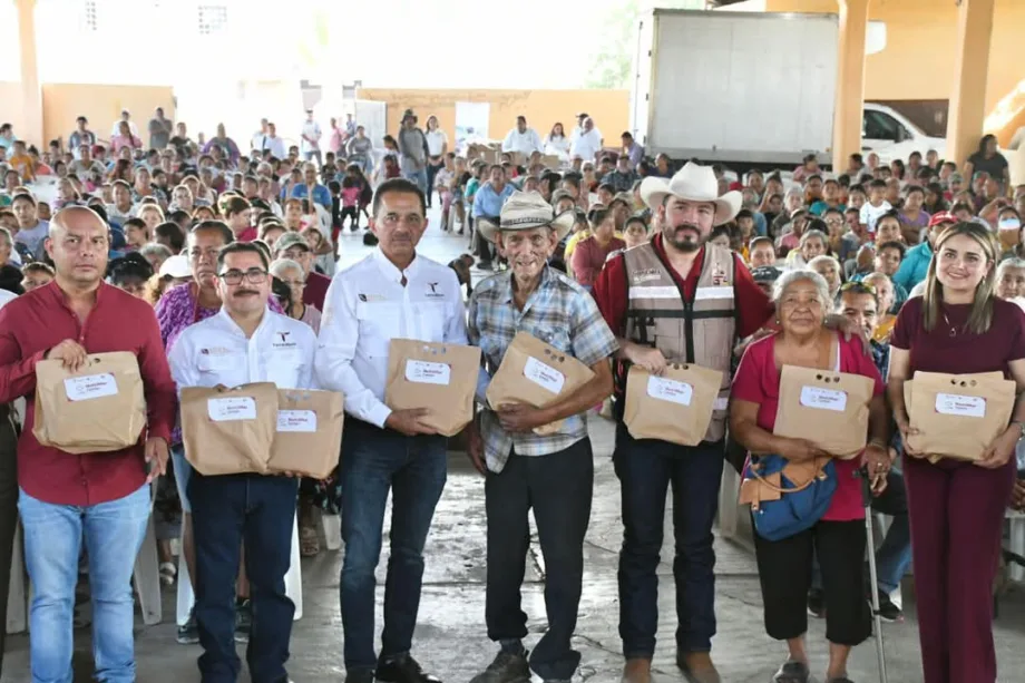 Entrega Desarrollo Rural una tonelada de filete de pescado a familias de González.