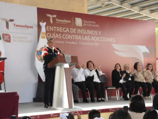 Gobernador Cumple Compromiso con Estudiantes y Entrega Equipos Tecnológicos